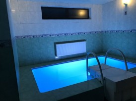 Дом с цепями «на ул. Морская»